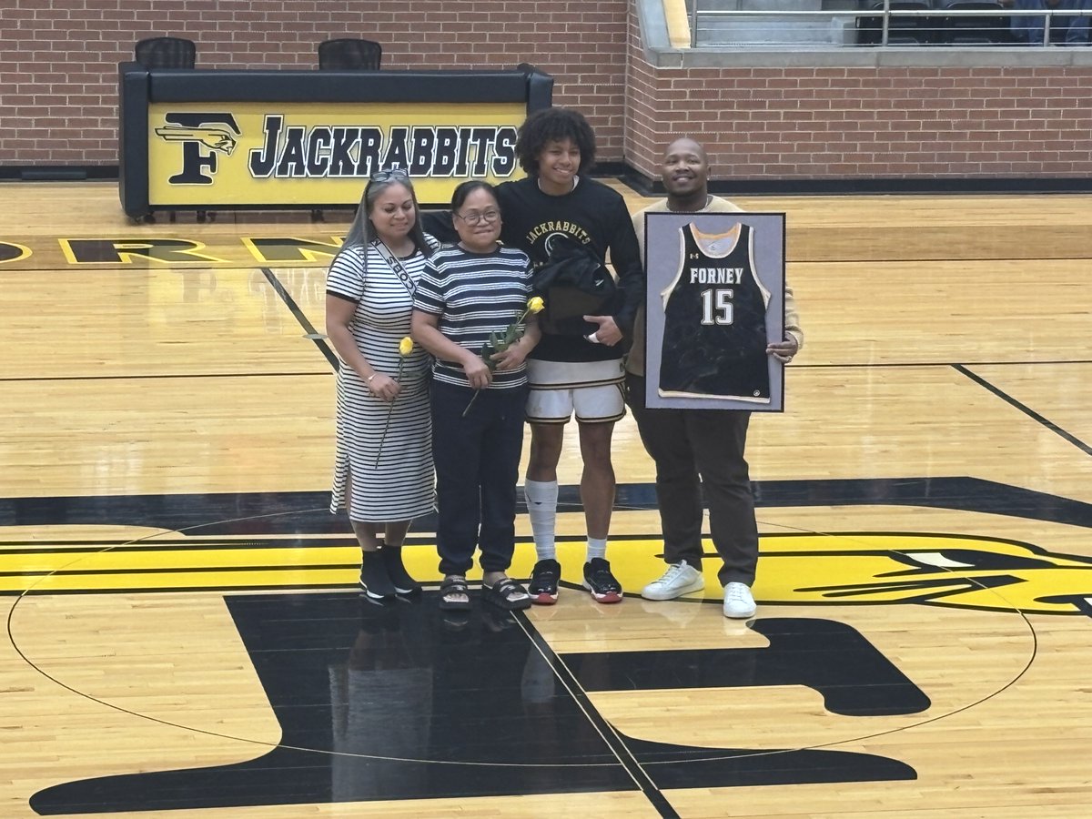 Forney_Rabbits's tweet image. 🏀 Senior Night! 🖤💛
Tonight, we celebrate our Forney Jackrabbit seniors who have given their heart, hustle, &amp;amp; leadership to our basketball program. Thank you for the memories, the moments, and the pride you’ve brought to FHS. Once a Jackrabbit, always a Jackrabbit. #SeniorNight