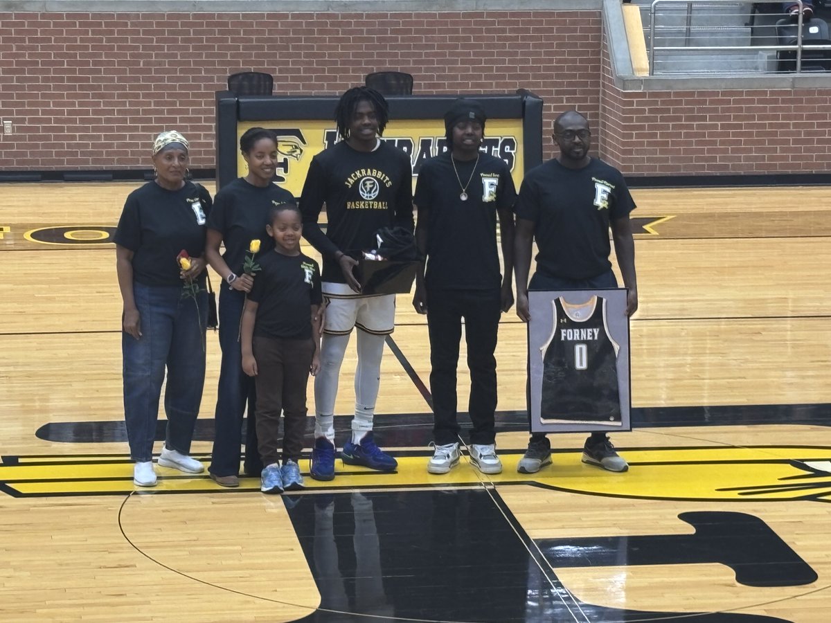Forney_Rabbits's tweet image. 🏀 Senior Night! 🖤💛
Tonight, we celebrate our Forney Jackrabbit seniors who have given their heart, hustle, &amp;amp; leadership to our basketball program. Thank you for the memories, the moments, and the pride you’ve brought to FHS. Once a Jackrabbit, always a Jackrabbit. #SeniorNight