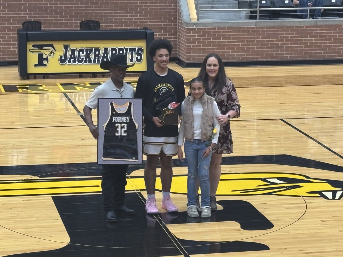Forney_Rabbits's tweet image. 🏀 Senior Night! 🖤💛
Tonight, we celebrate our Forney Jackrabbit seniors who have given their heart, hustle, &amp;amp; leadership to our basketball program. Thank you for the memories, the moments, and the pride you’ve brought to FHS. Once a Jackrabbit, always a Jackrabbit. #SeniorNight