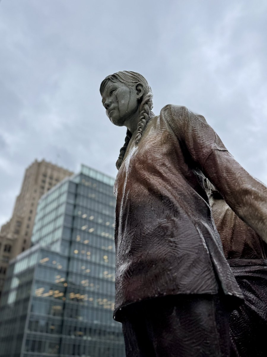 サンフランシスコ！朝は晴れていたのに美術館で打ち合わせして外に出