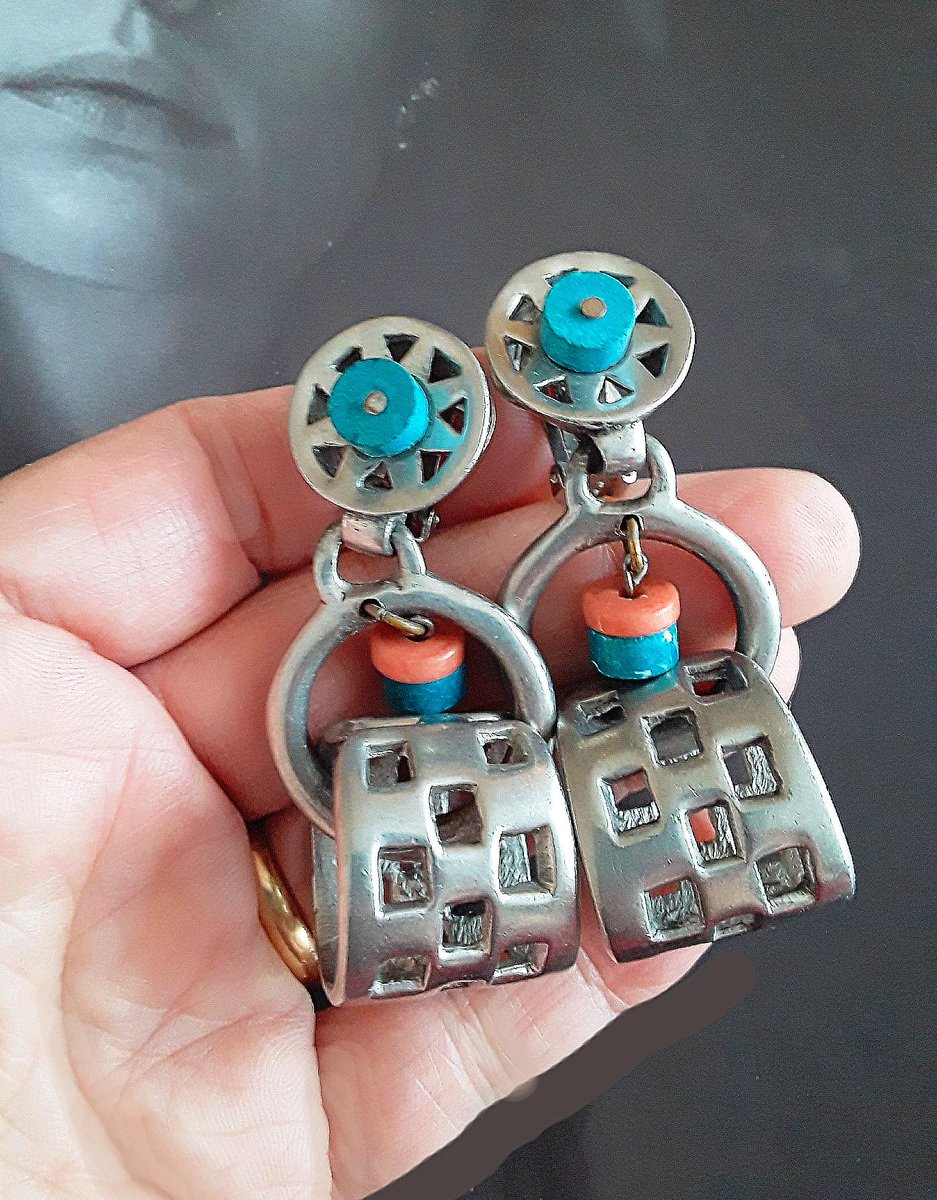 renaissancefai's tweet photo. Vintage Turquoise & Coral Dangle Earrings, CLARA STUDIO XLarge, Industrial Look, Retro Design
https://t.co/cyKhAUw9pj?
#earrings #vintage #dangle #drop #extraLarge #statement #ClaraStudio #silvertone #cutouts #turquoise #coral #modernist #designer #industrial #clipon #steampunk https://t.co/uyQ6cFyh3h