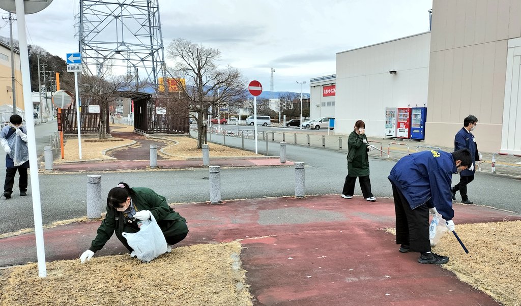 offhouse_iwaki's tweet photo. おはようございます😃
本日はハードオフ生誕祭 のため、日頃の感謝をこめて地域の環境整備活動をさせていただきましたー✨️
やっぱり綺麗になると嬉しいですね
🥰
#211ハードオフ誕生日
#ハードオフのエコ活動 https://t.co/C6gaQXJwHe