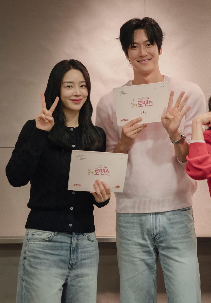 sunieshinhaesun's tweet photo. they’re coming BAAACK #24분의1로맨스 https://t.co/zaEojB8YGV