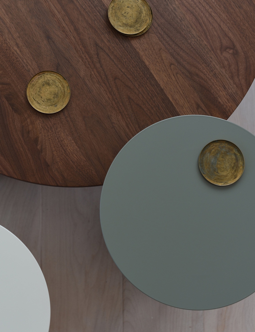 amomentofnow's tweet image. Conrad Coffee Table: minimalist design, effortless assembly! 🪵✨ Solid-walnut top and legs snap into brackets (black or white). No tools needed! Made in the USA. Elevate your space. Try now: amomentofnow.com/products/conra… #CoffeeTable #HomeDecor #MinimalistDesign