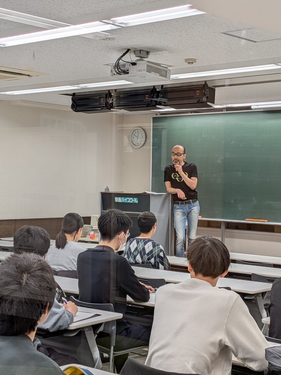 本日渋谷校では新高3プレ講座東大物理が始まりました！ 苑田尚之先生