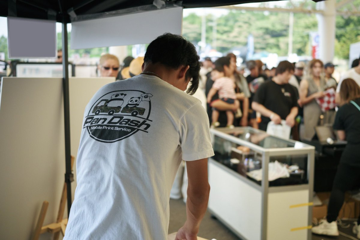 大阪オートメッセ2026
VERTEX × Pandash 合同出展！

会場にプリンターを持ち込み、
その場でTシャツ・パーカーを即プリントしてくれるPandash。

スマホに入っている
✔ 愛車の写真
✔ 愛犬
✔ 愛妻（もちろんOK）
など、お気に入りの写真から
世界に一つだけのオリジナルアパレルを作れます。