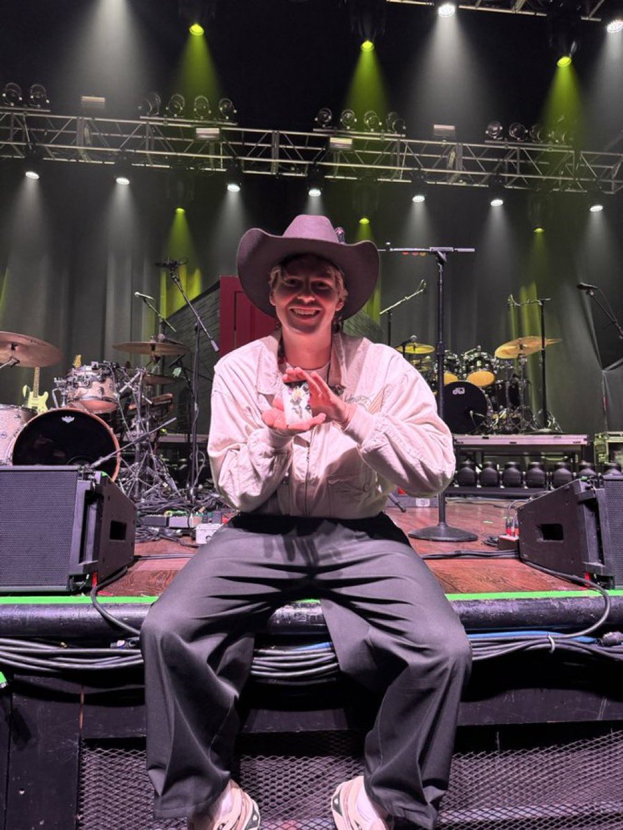 Ruel en el soundcheck de Dallas 

vía cristalsecstasy