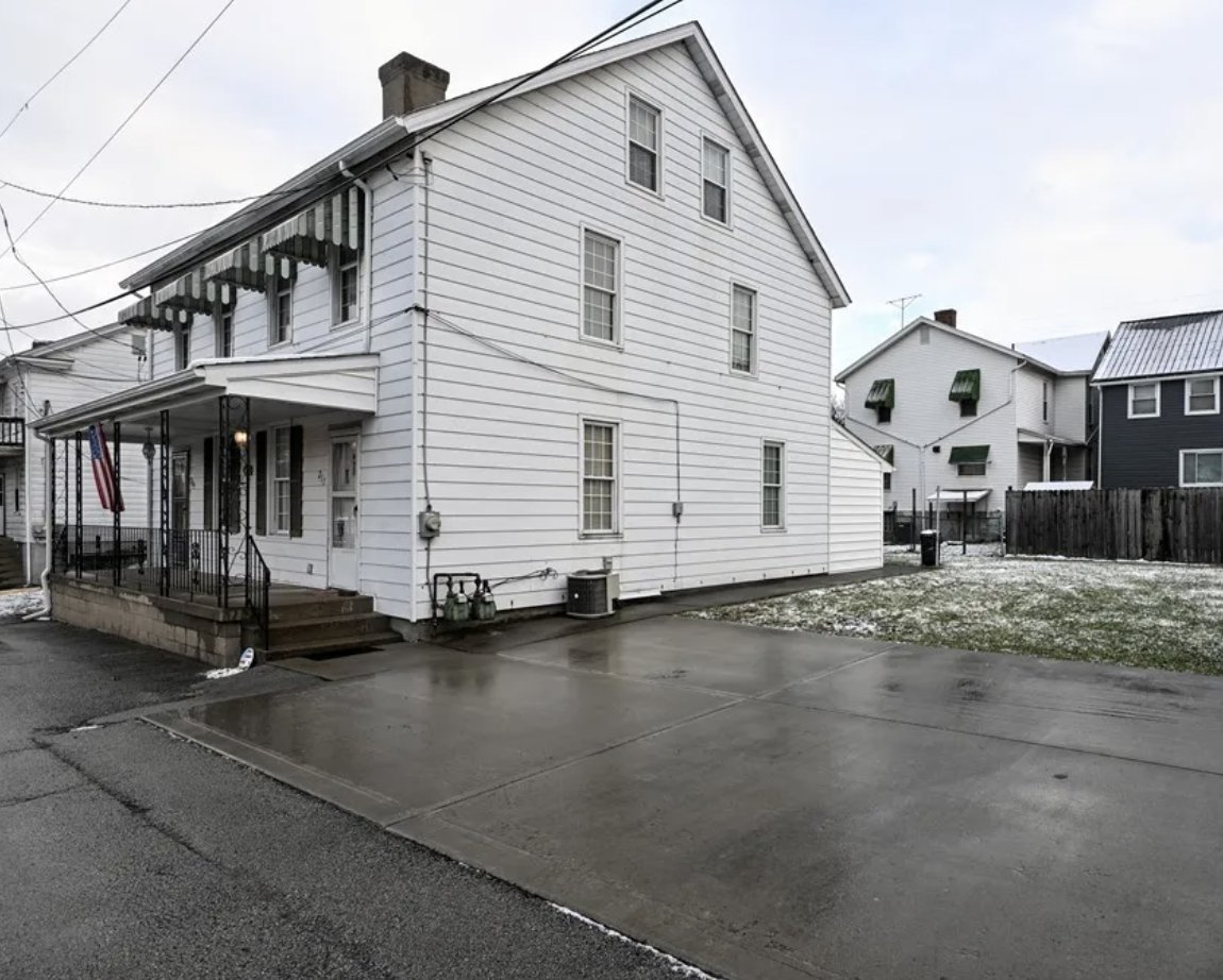 oldhouseunder50's tweet image. Turn-of-the-Century #Duplex: Charming Riverside Living in #Pennsylvania Under $90K. 
oldhousesunder100k.com/turn-of-the-ce…