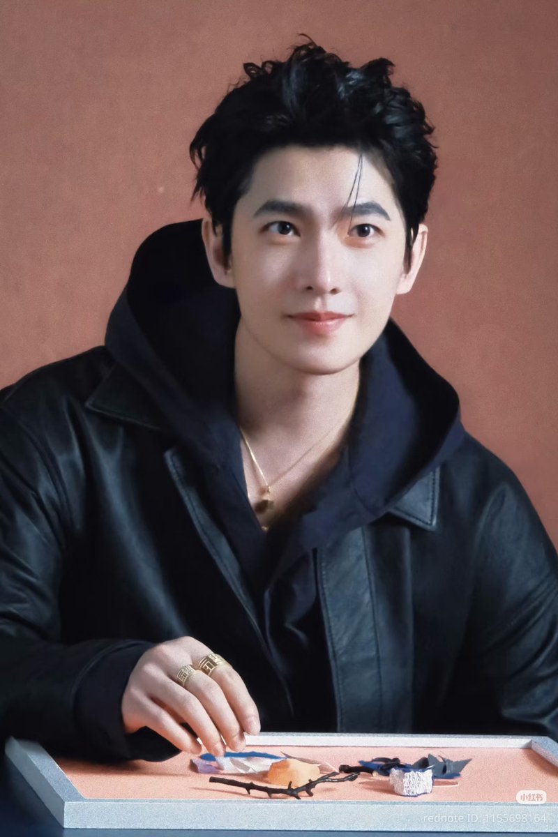 Prime example of aging like fine wine 😍 #YangYang杨洋 face card game still strong 🥵 

Come back to modern drama plssss! 🐏🩵
