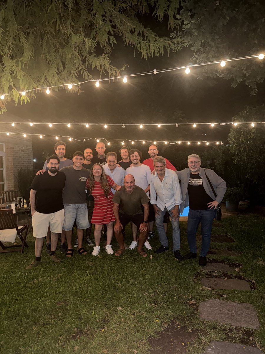 igalvar71's tweet photo. ¡No hay lanzamiento oficial sin asado! 
Anoche celebramos el volver a la pantalla pero en CANAL PROPIO, donde nadie nos calle, y para que se nos pueda ver desde la tele, el cel o una compu, cuándo y dónde quieran. 
A partir de marzo, TODO SE SABE por YouTube. 
Seguinos en @todosesabe_tss y enterate de todos los detalles. 
Y gracias por el apoyo. La espera valió la pena.💪🙌🙏