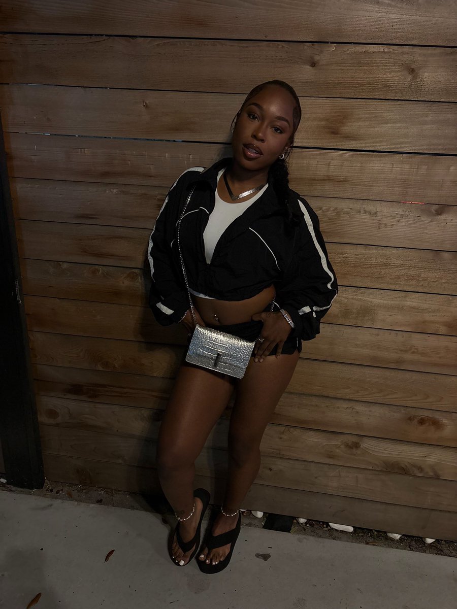 envyjayde's tweet photo. made ya look 💋 https://t.co/1yTkhqbm4X