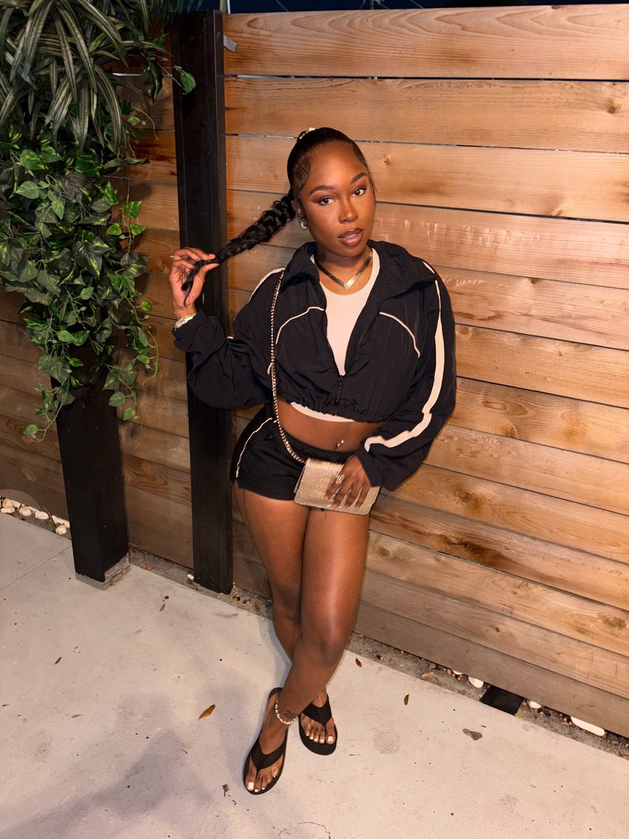 envyjayde's tweet photo. made ya look 💋 https://t.co/1yTkhqbm4X