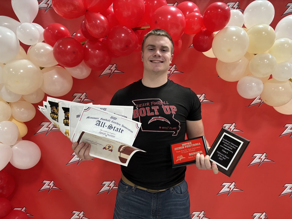 JaxonHunter10's tweet photo. A few pics from last nights football banquet. Thank you to all my Coaches and Teammates for the memories #Zizzers #KingdomCulture #BringTheRain @Jaelon_Acklin @Bridge2Football @MikeWellsMBU @ByPatRifino https://t.co/PKsdlKqxEW