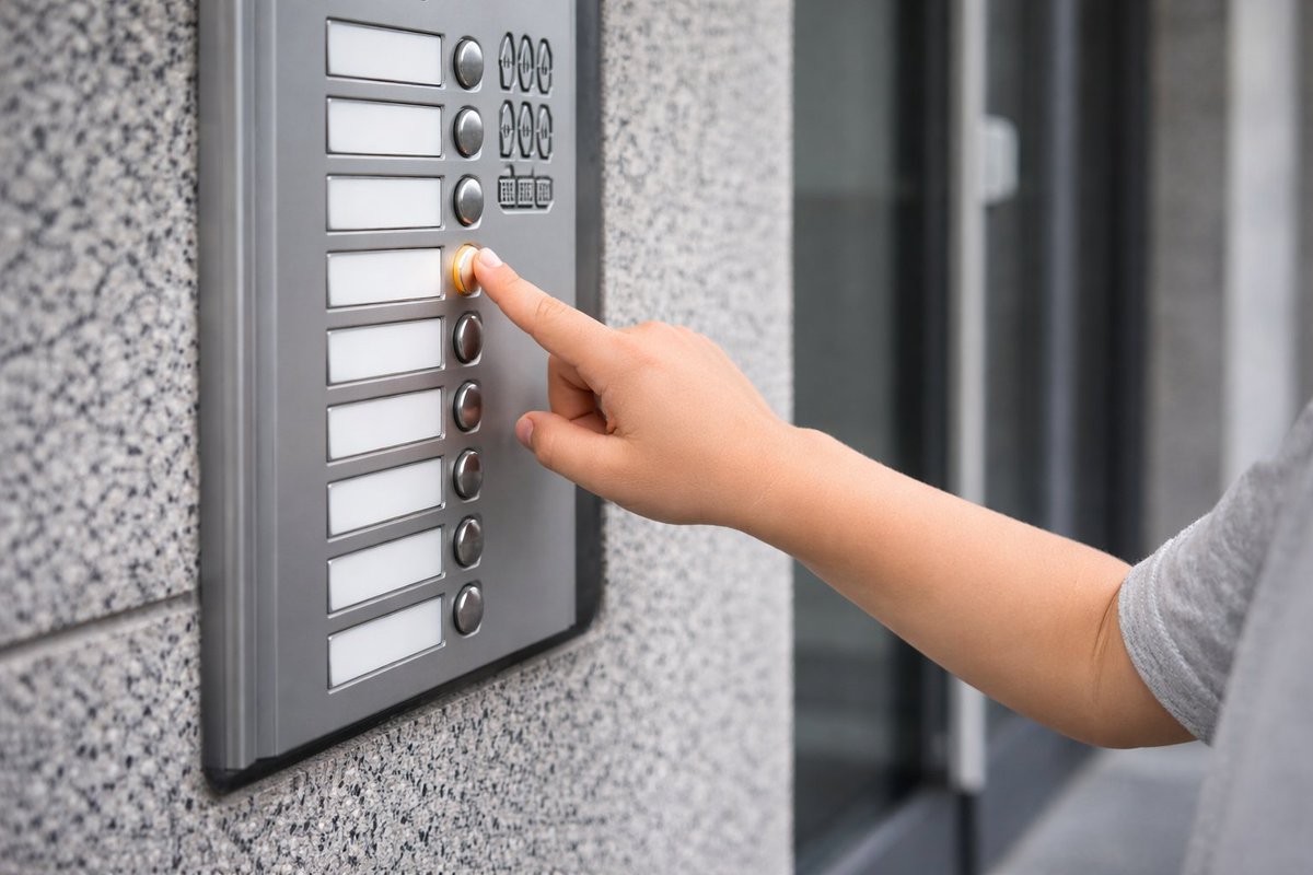 Adolescente agredió de gravedad a un niño que jugaba al "rin rin raja" #Cooperativa90 tinyurl.com/3mp3kn8n