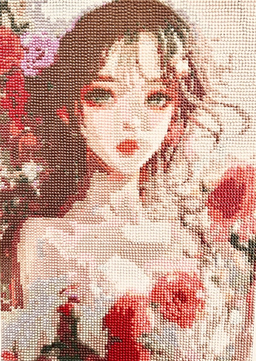 できた〜 🌹薔薇のコスチュームの美女🌹 お肌の陰影が…なんか個性的