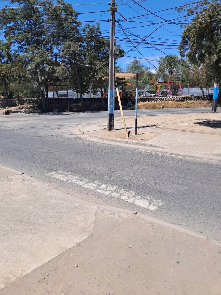 wilsoncamp70's tweet photo. Señor alcalde @ragliatim falta demarcación en estas calles, Diagonal Doñihue esquina Lourdes para prevenir atropellos y accidentes, se agradece https://t.co/52vIDkTcZy