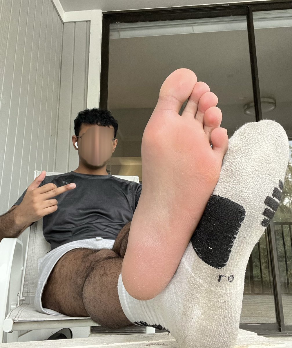 masternicksocks's tweet image. Time to lick these soles and leak that cash fggt👅😵‍💫