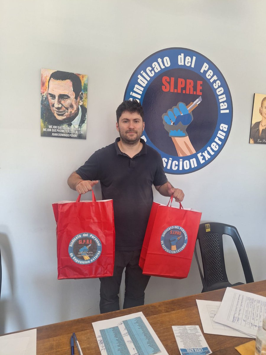 Marianodeanton1's tweet photo. En el dia de la fecha 
Se hizo entrega del kit para recién nacidos y pañales para Fausto, hijo de Maximiliano Bruni, afiliado al SI.P.R.E. en nuestra sede de Córdoba 4316.
Felicitaciones a la familia! 
Nadia Sanchez Sadobe
Secretaria de Desarrollo Social
Gerardo Cussi
Sec General https://t.co/x3nP6LDIXN