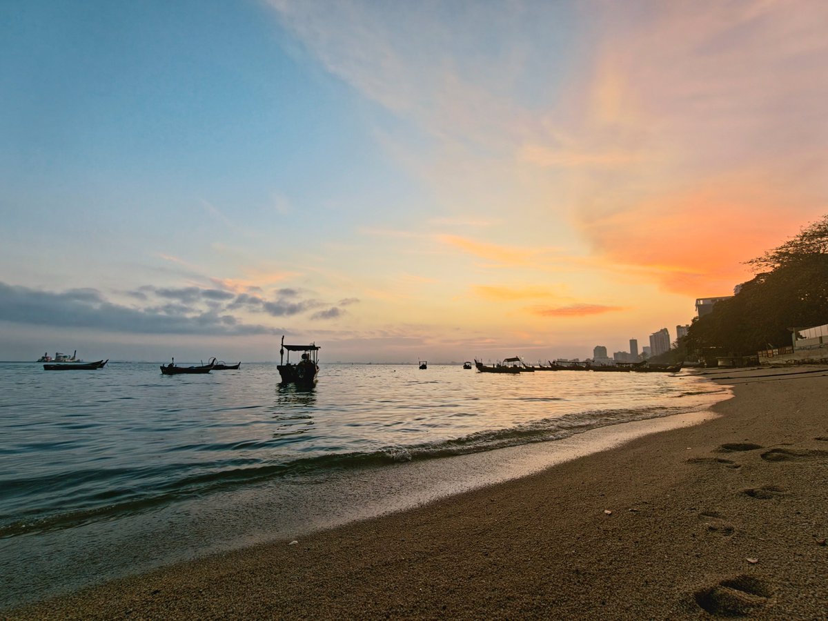 Real91's tweet image. 我对滨海小镇没什么抵抗力，尤其像槟城这种人文融合，有一种东南亚香料混合后的迷人味道。