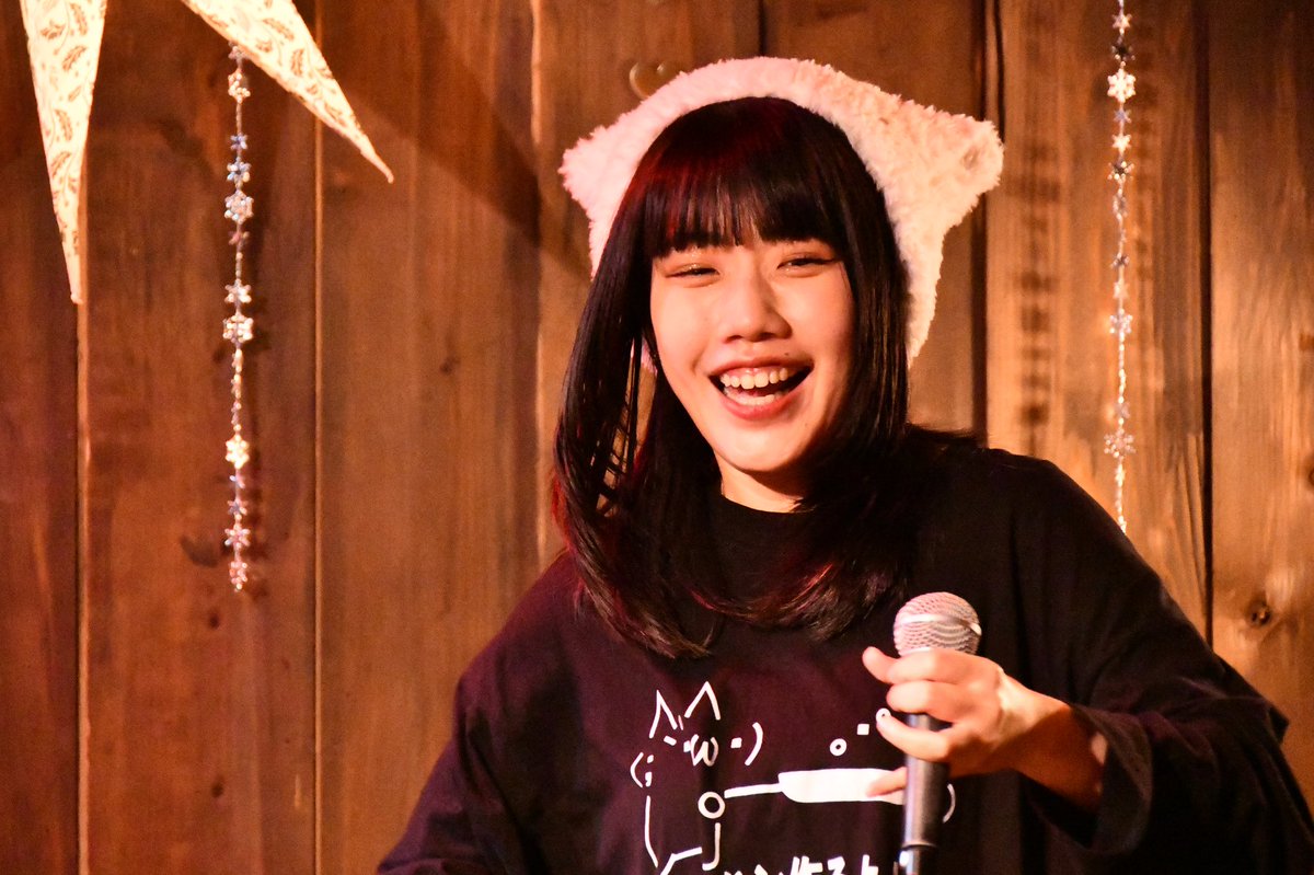 e_miiil__'s tweet photo. この度歌ったものたちと、配信アーカイブ2週間あるよのご案内
メッセ欄に｢あやけがんばれ｣とお書きいただけると幸いです

☀️いち部(でてない)
https://t.co/cYQgiCUcK8

🌙に部(でてる)
https://t.co/DIBHnWOyHX

今回は歌詞間違えとかはないけど
歴史的に盛大にキモムーブかまして恥ずかしい

#KAB5 https://t.co/F0c2aJlFbf