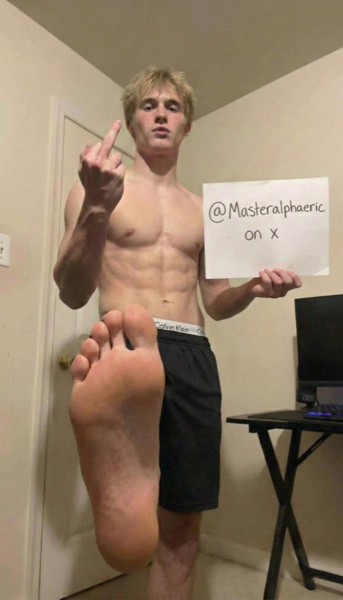 MasterAlphaEric's tweet photo. Verification and proof of the size 13’s 😂 #cashmaster #ripped #abs https://t.co/qN8jtvLzFK