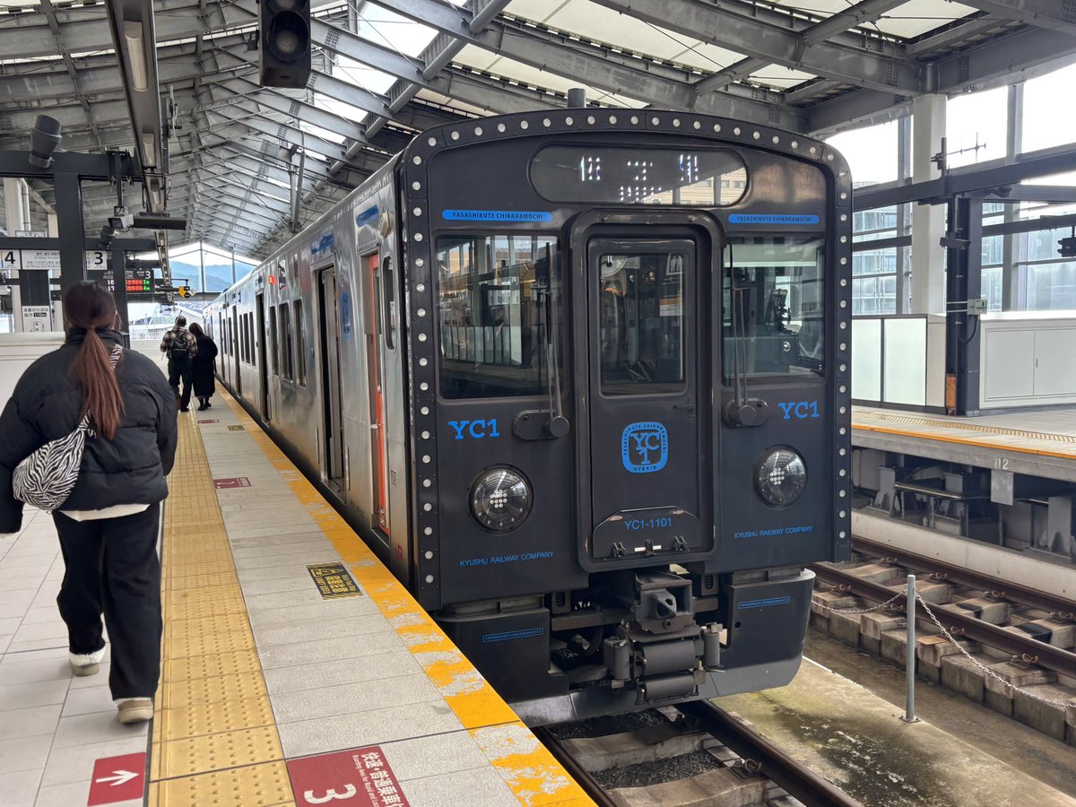 YC1、かなりヒェない⤵︎ ︎ この電車は、普通列車長与経由佐世保行きです