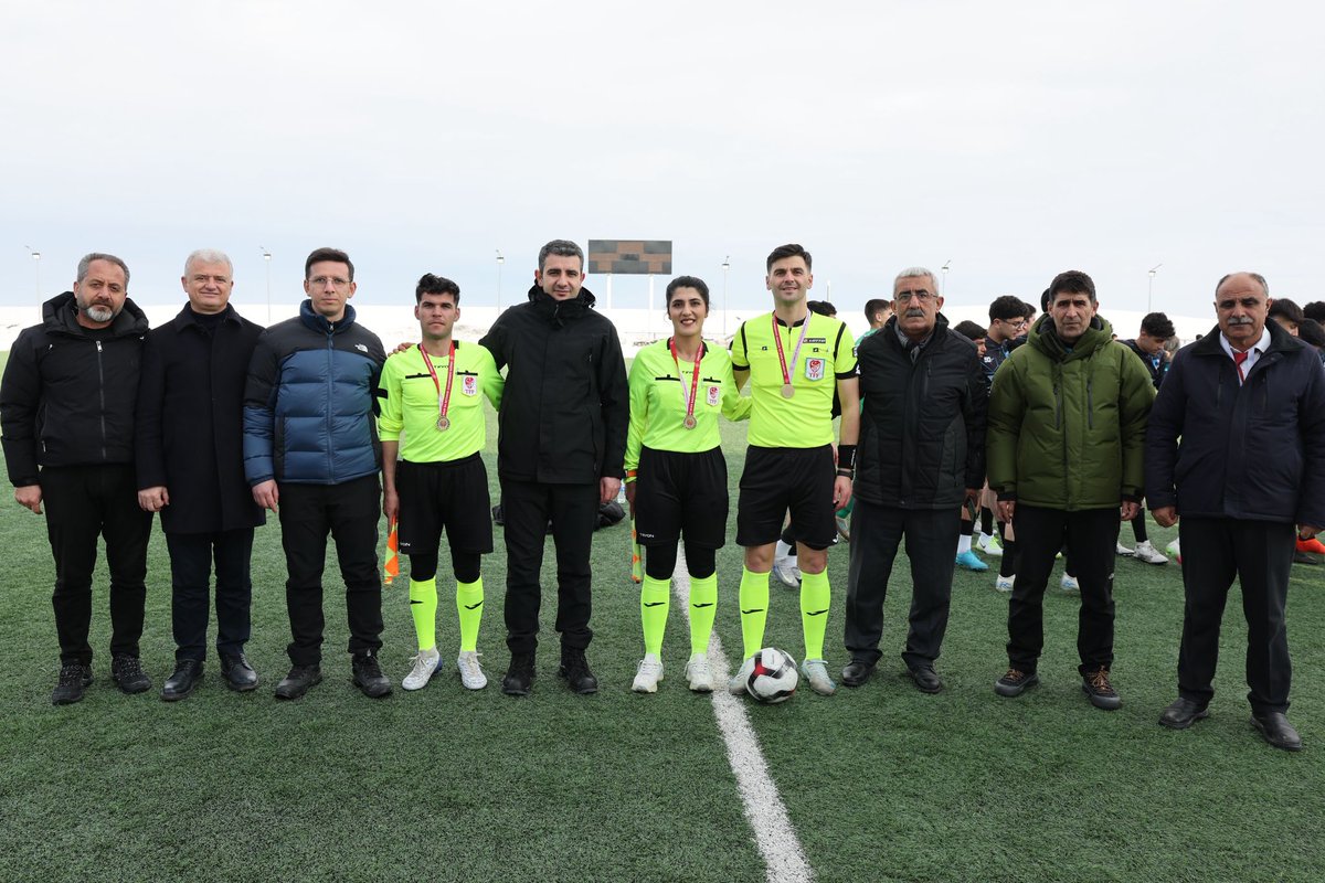 Amatör sevdası ölünce biter U-16 liglerin  Muş şampiyonu Gençlerbirliği tebrikler her zaman Amatörlerin yanında olan Valimize ve Vali yardımclarımıza minnettarız <a href="/RTErdogan/">Recep Tayyip Erdoğan</a> <a href="/_cevdetyilmaz/">Cevdet Yılmaz</a> <a href="/OA_BAK/">Dr. Osman Aşkın Bak</a> <a href="/Valiavnicakir/">Avni Çakır</a> <a href="/TCMusValiligi/">T.C. Muş Valiliği</a> <a href="/eminsimsekmus/">Mehmet Emin Şimşek</a> <a href="/ulas1071/">ulaş akhan</a> <a href="/CihatAbukan/">Cihat ABUKAN</a> <a href="/BatuhanAlpboga/">Mustafa Batuhan Alpboğa</a>
