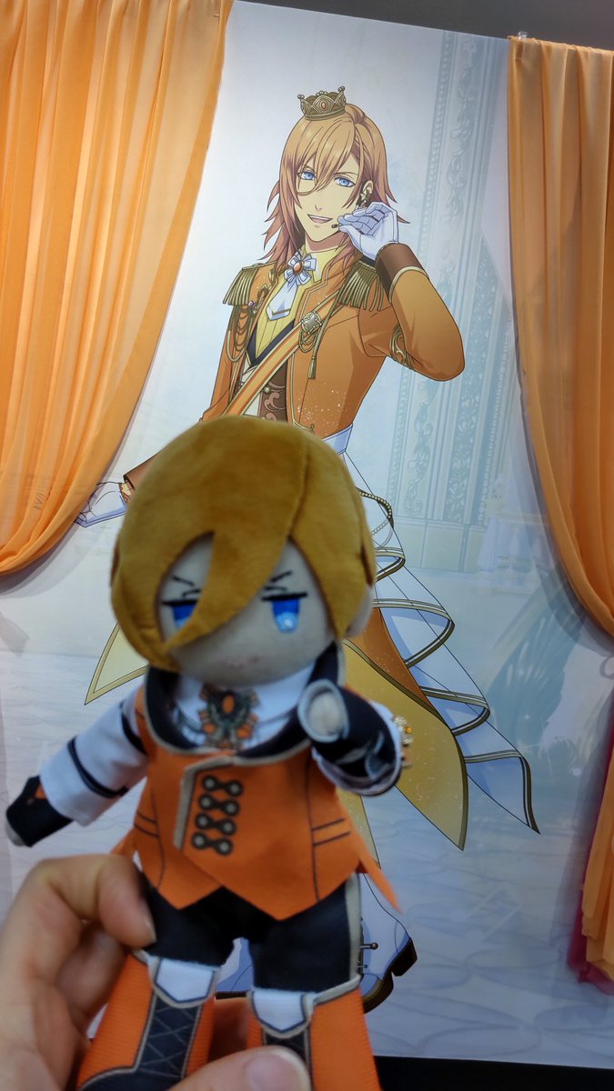 帰宅途中ですが。。。 同じポーズに近づけてみました