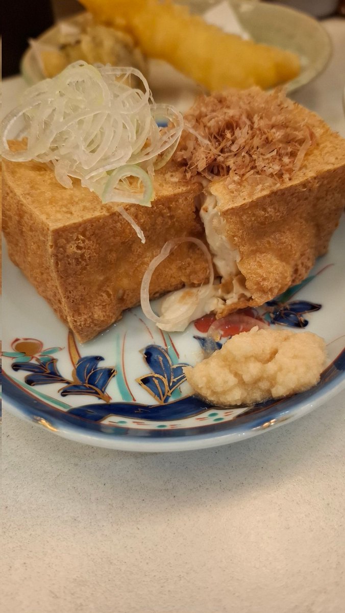 バレンタインのお買い物の後
お約束の昼飲み🤣
やっぱり楽しいのよねぇ～👍