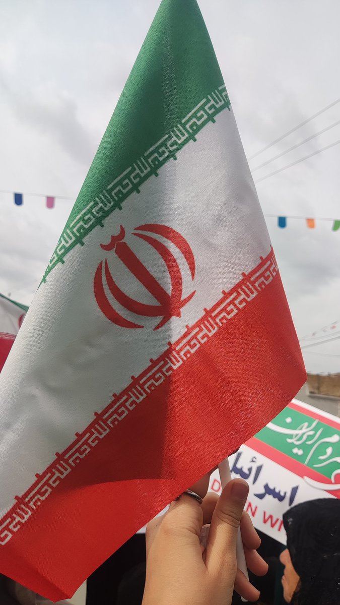 ما در کنار رهبریم ما جان نثار رهبریم 🇮🇷
لبیک یا خامنه ای 🇮🇷✌🏻
#فتح_بزرگ
#صدای_واحد