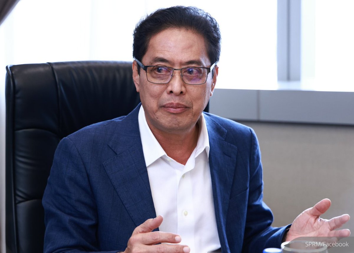 MACC chief Azam Baki holds over 4.5 million shares in another company, Awanbiru Technology, valued at around RM1.38 million.

Civil servants are permitted to buy stocks, but they cannot invest more than RM100,000 in a single company, reports Malaysiakini.

malaysiakini.com/news/767859