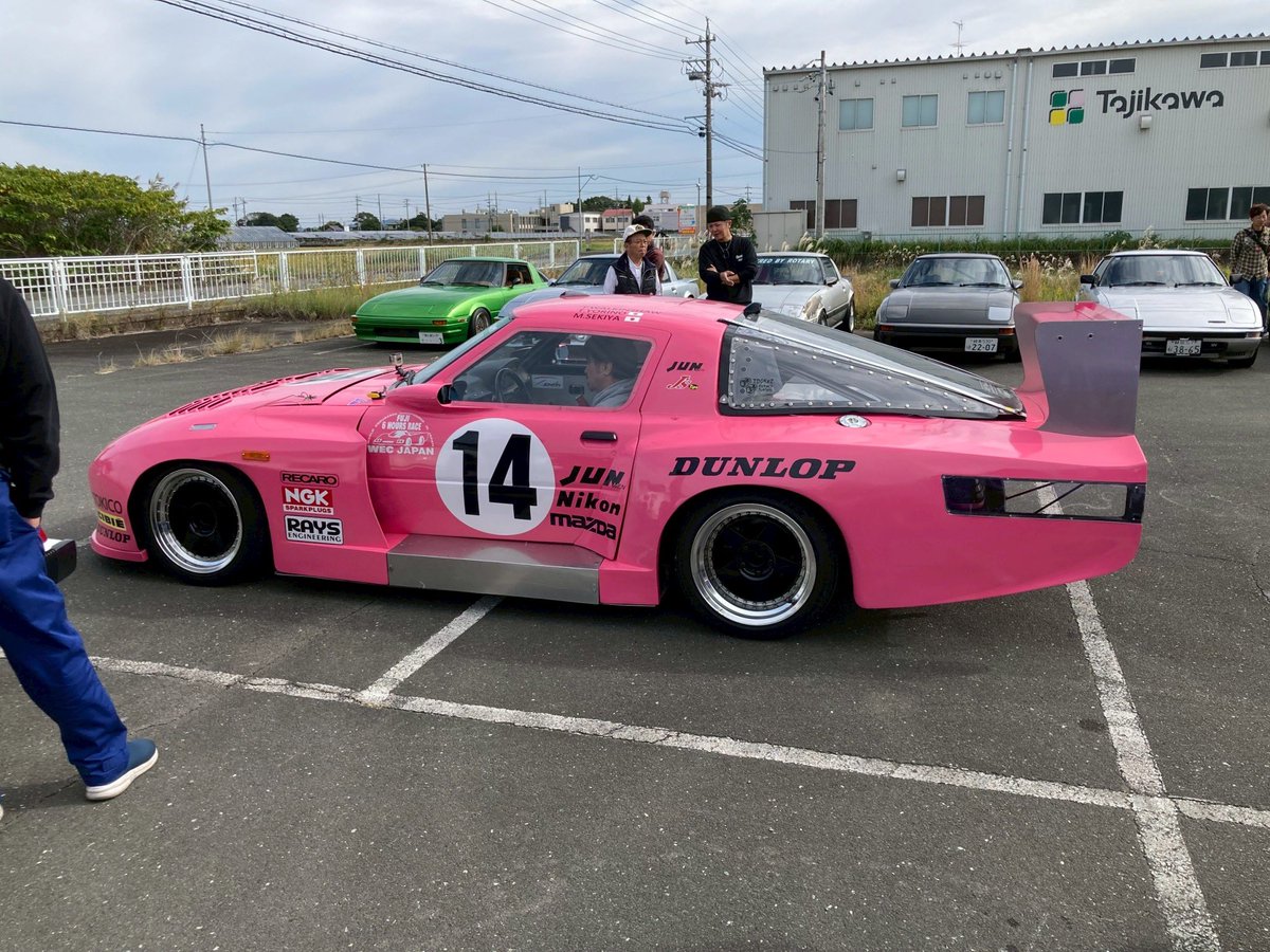 22c2w_Official's tweet photo. 中の人の周りには この車だらけです（笑） https://t.co/xJlcEjsTPn