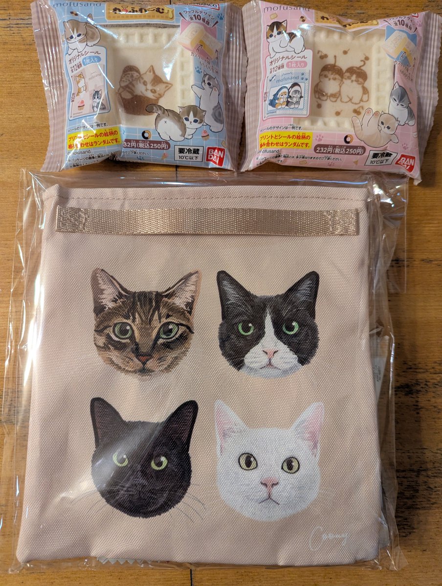 ねこねこサコッシュとワッフルを購入〜毎年この時期のファミマは猫好きにはたまらんなぁ😍
<a href="/Coony_illust/">Coony｜クーニー_猫専門イラストレーター</a> 
<a href="/mofu_sand/">ぢゅの🐈</a> 
<a href="/famima_now/">ファミリーマート</a>