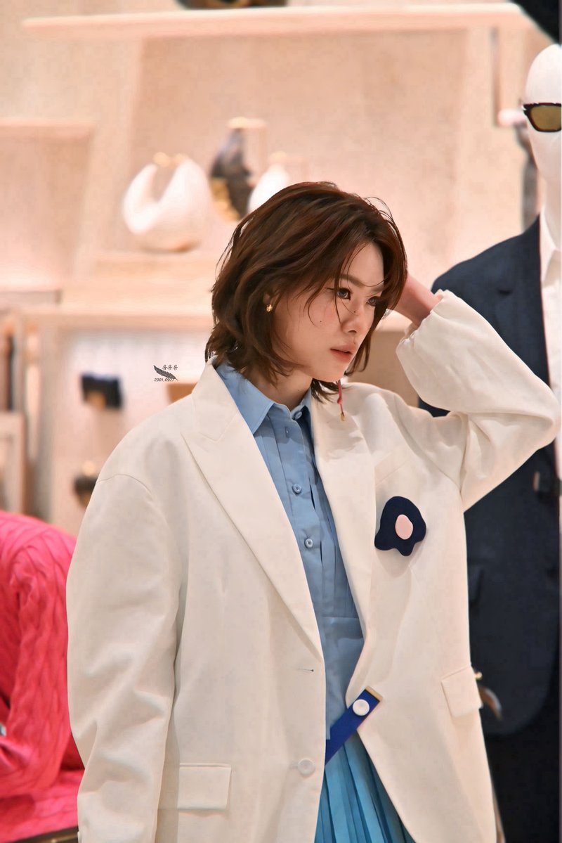 2001_0921_'s tweet image. 2026-02-11
ทำไมหล่อจัง😍🧡

EMI WITH FENDI 2026
#FendixEmi