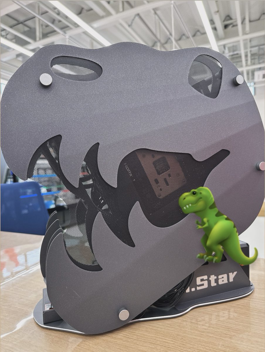 ガオー🦖
恐竜PCついに仙台に襲来しました！！

#アプライド
#アプライド仙台店