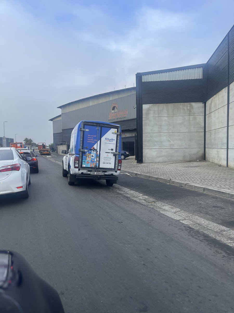 bostonphatface's tweet photo. @TheCourierGuy_  i understand we all want our parcels yesterday. But when your drivers harass commuters daily acting like the lawless taxis it becomes an issue. We are all stuck in the same traffic jam. Why are they above the laws of the road and better than us waiting patiently? https://t.co/txrUvplAv2