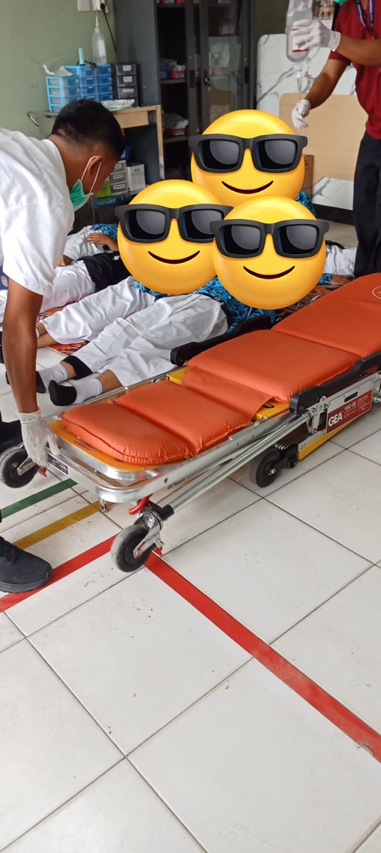 ady_Scooter's tweet photo. Puluhan Siswa di Kabupaten Penajam Paser Utara di salahsatu Sekolah Dasar Pun mengalami hal yang serupa. https://t.co/fVKG9ik7dU
