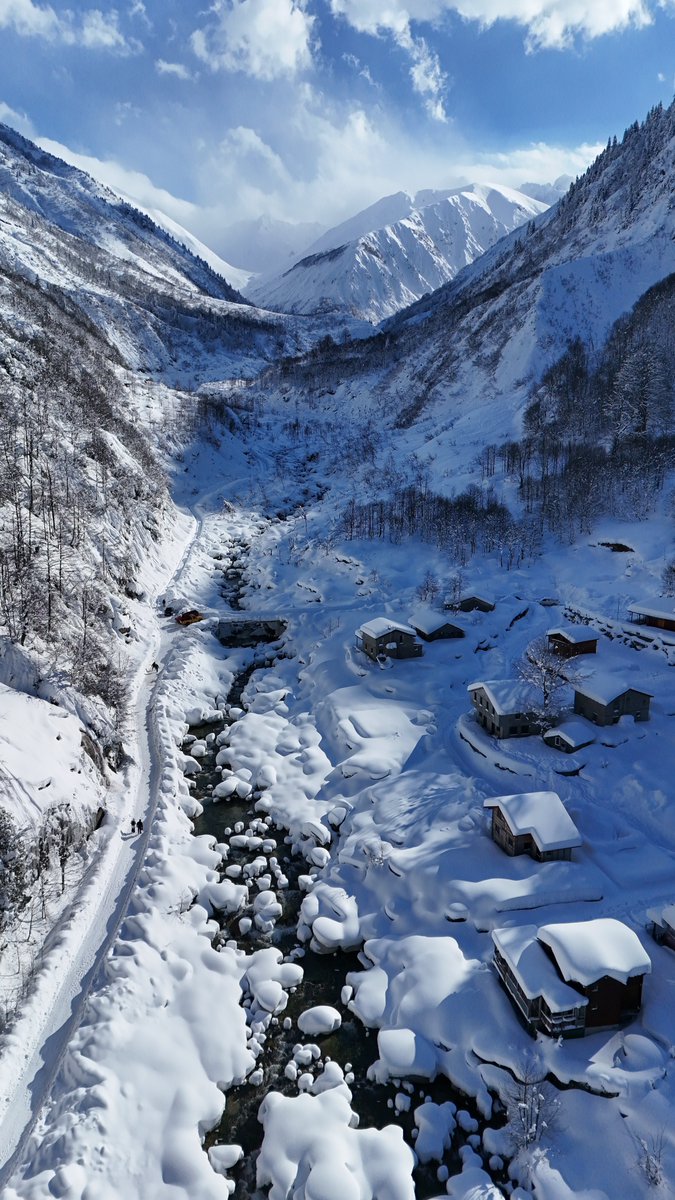 Beyazın İçinde Saklı Bir Vadi