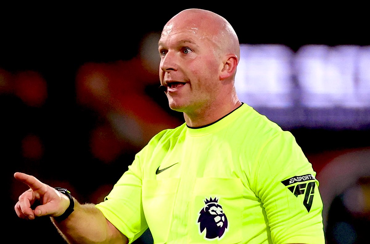 I never want to see Simon Cooper referee another West Ham game - a clear agenda against us 

A disgraceful display from him again - BUT we cannot let that equaliser knock us 

We are in excellent form &amp; we CAN stay up ⚒