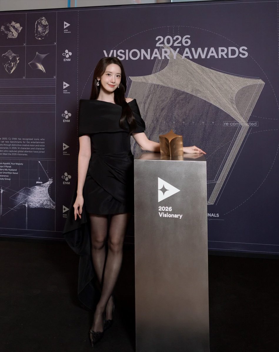 YoonA’s IG Update

“It’s been a while, Yeon Jiyoung🙂 
Thank you🙇🏻‍♀️ 
#2026VISIONARYAWARDS”