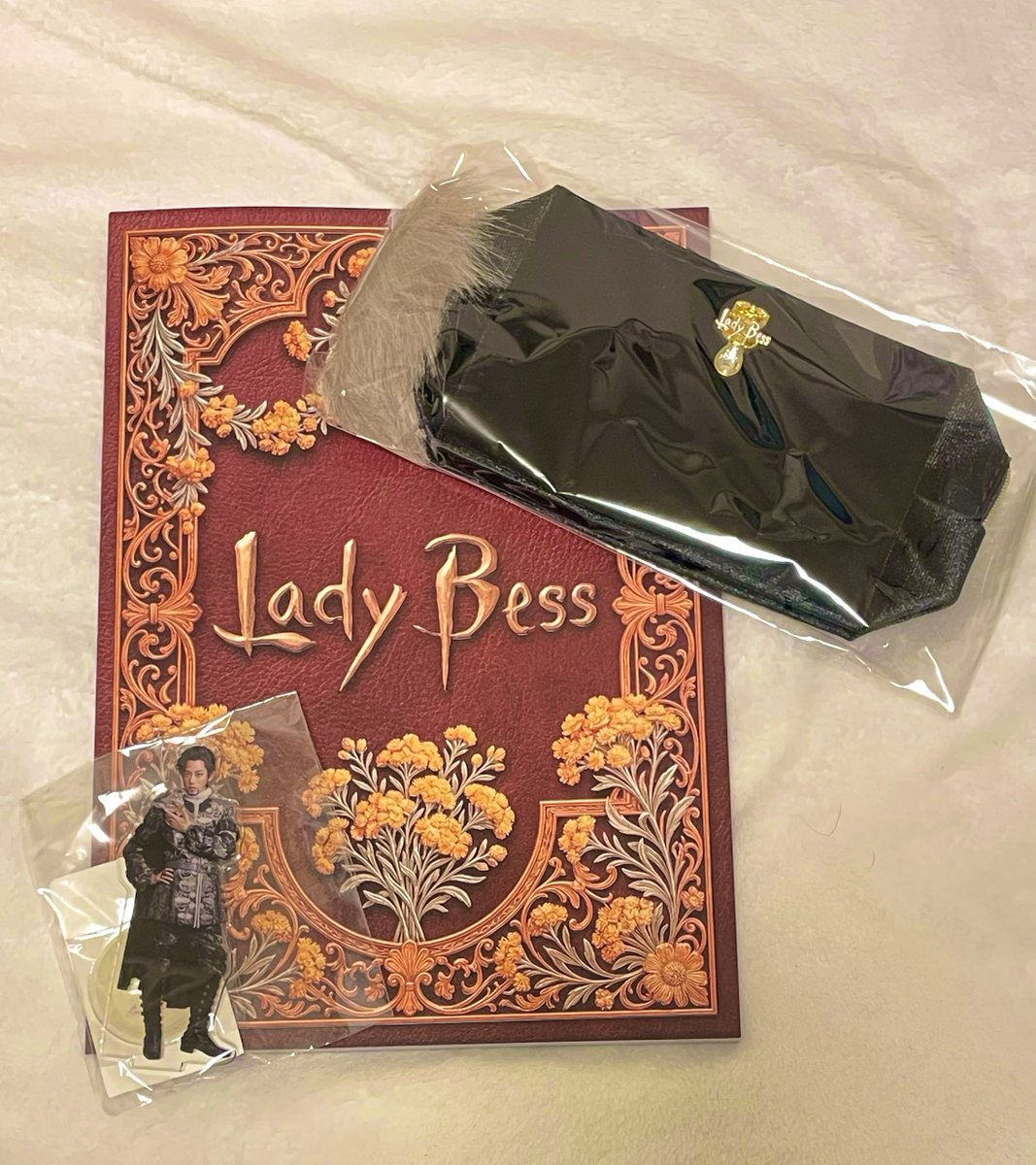 我慢できず先にグッズ買っちゃった。