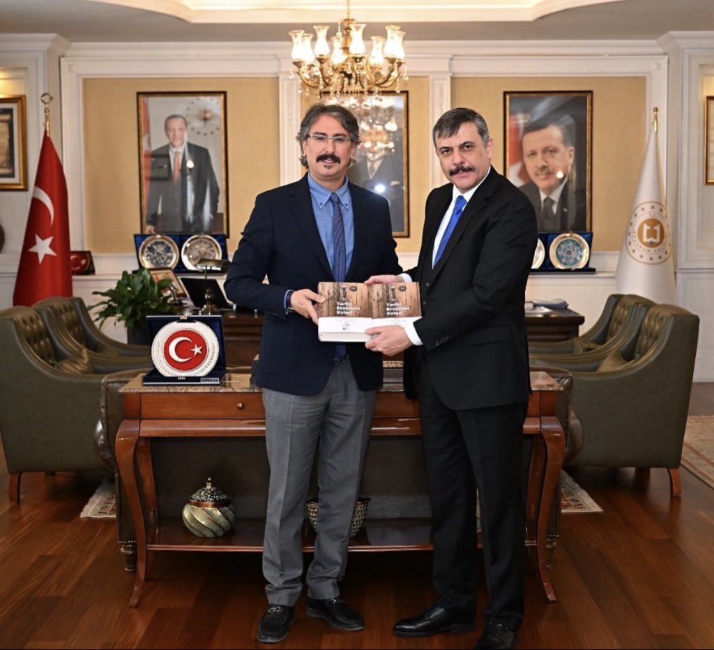 İçişleri Bakanlığına Erzurum Valimiz sayın Mustafa Çiftçi atandı. Gurur duyduk. Hoş bir seda bıraktı; çok çalıştı, dokunmadığı yürek kalmadı. Rabbim kendisinden razı olsun. Rabbim yar ve yardımcısı olsun. <a href="/miamustafacftci/">Mustafa ÇİFTÇİ</a> <a href="/TC_icisleri/">T.C. İçişleri Bakanlığı</a> <a href="/ErzurumValiligi/">T.C.Erzurum Valiliği</a>