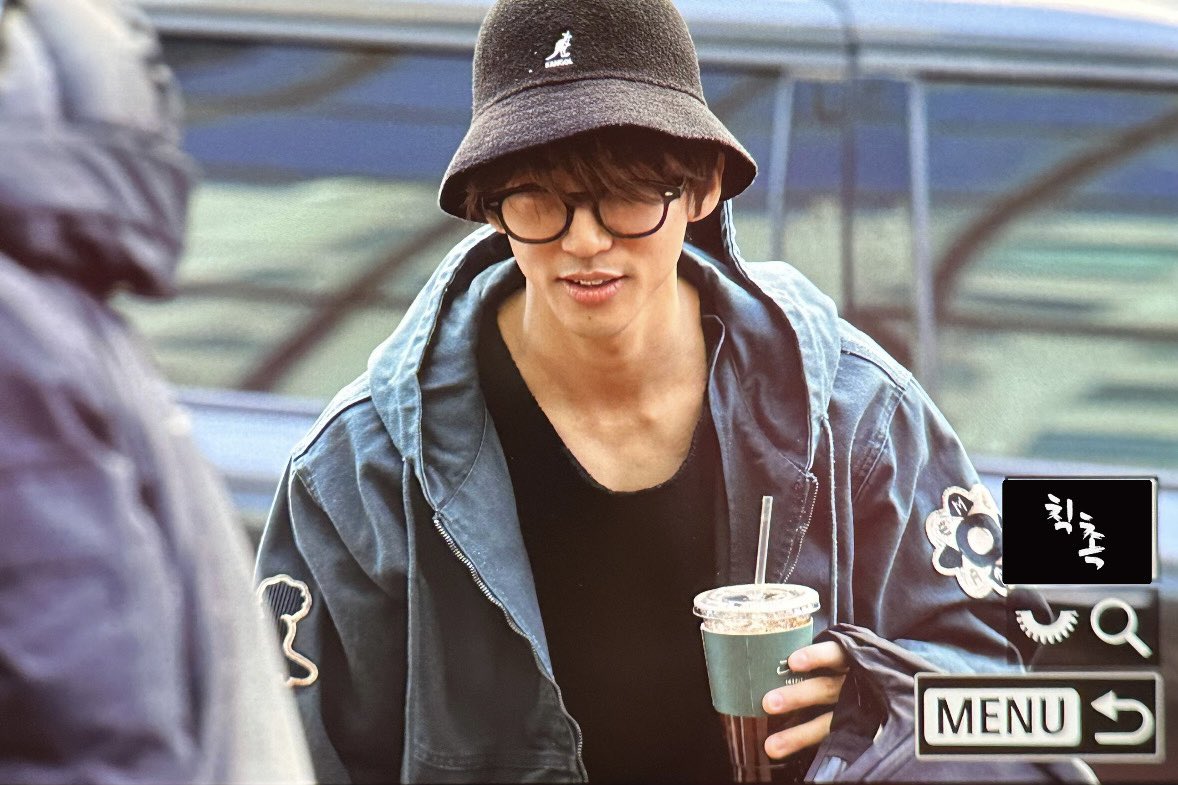 언제 찍었을까 했는데 쓰담쓰담 녹화날인가
미팅하고 왔어?