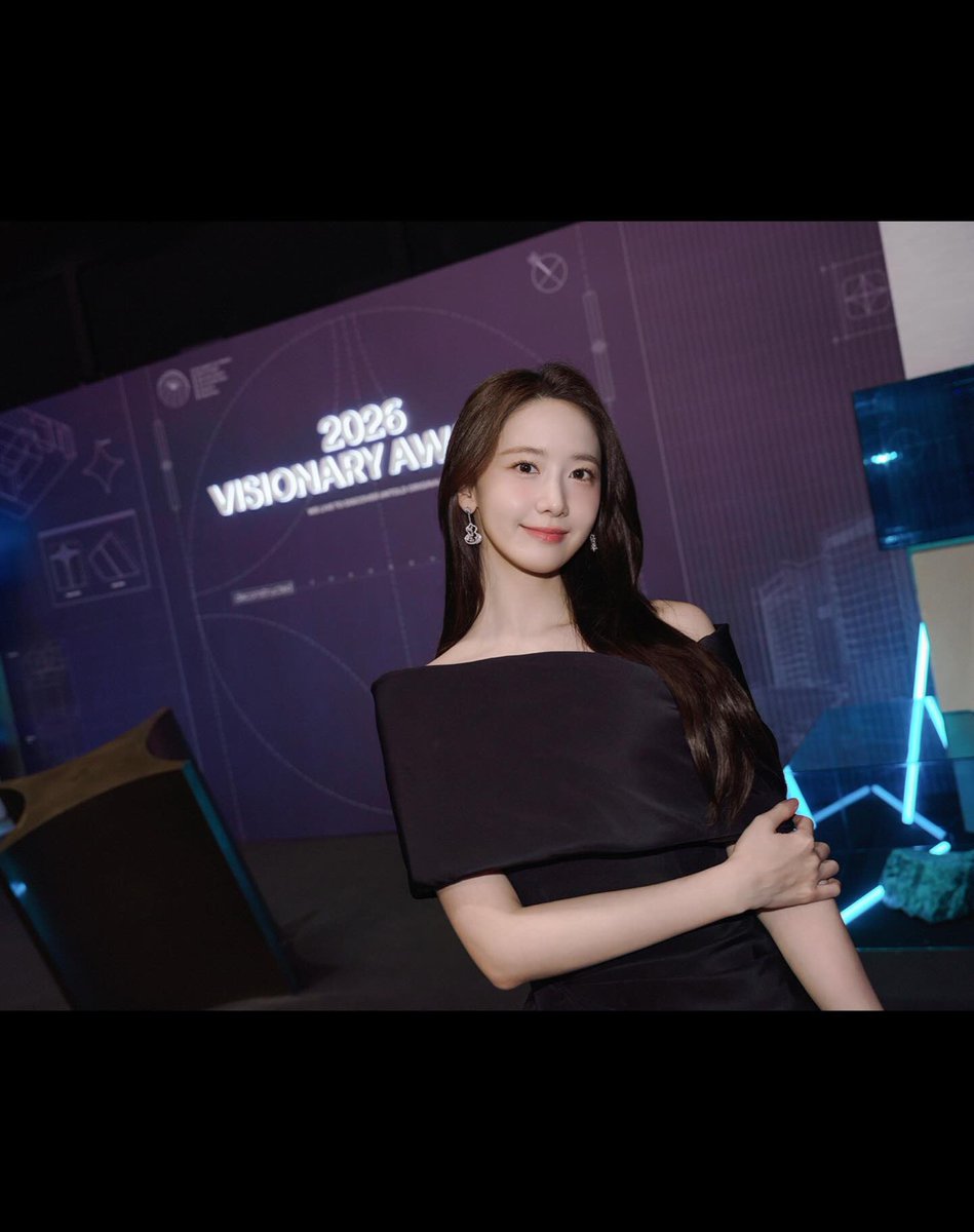 YoonA’s IG Update #2 

“It’s been a while, Yeon Jiyoung🙂 
Thank you🙇🏻‍♀️ 
#2026VISIONARYAWARDS”