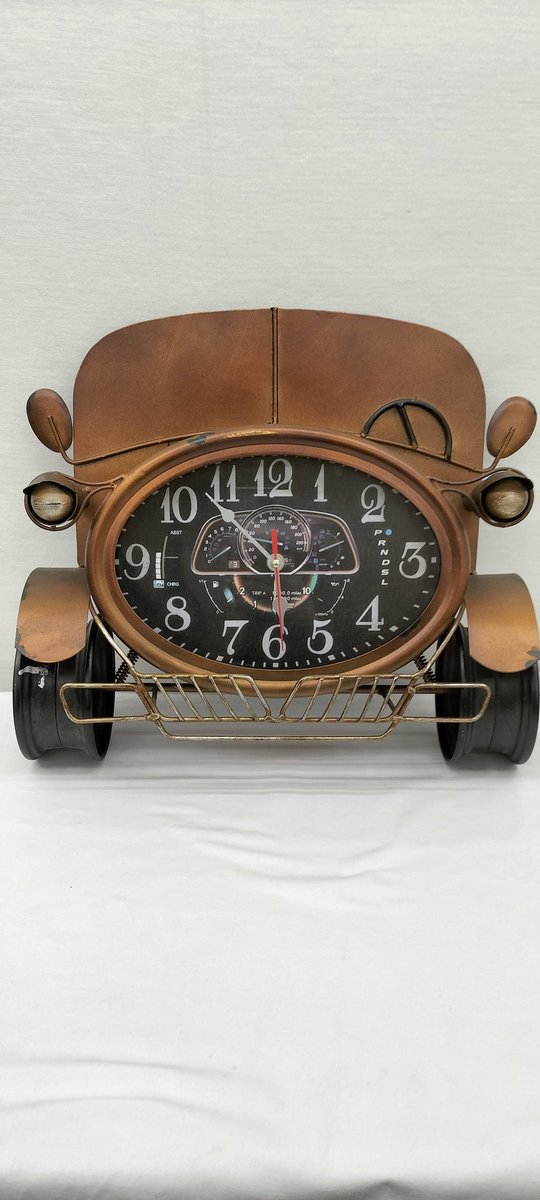 こんにちわ！ 車モチーフの掛け時計が入荷しました☺ オシャレなお部屋
