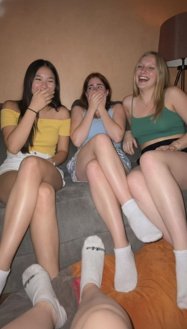 Moments bestie always remembers

A thread  📸