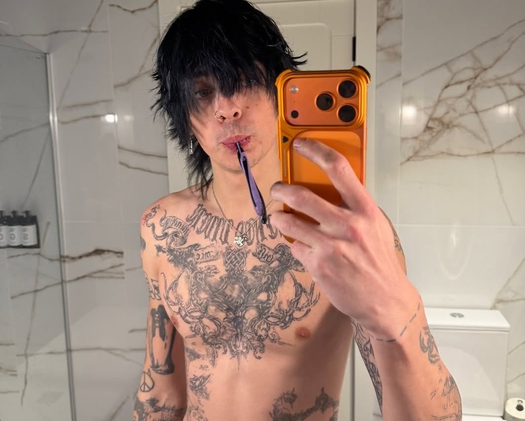 I guess it's my birthday?! happy birthday to me yay one year older 🤮