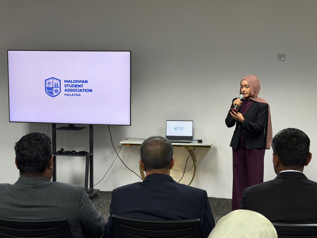 Maldives in Malaysia tweet media