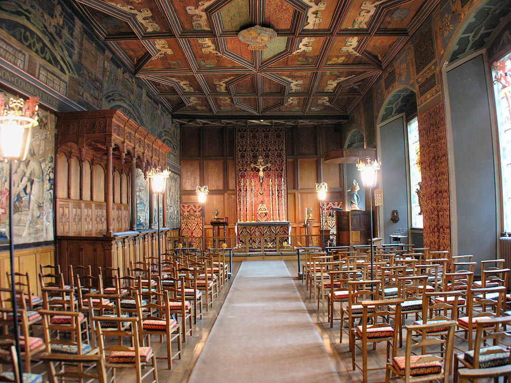 UndisScot's tweet photo. One of the most amazing rooms in Scotland. Inside the Chapel Royal at Falkland Palace in Falkland, Fife, once a favourite home of Scottish monarchs and heavily restored during a rebuild of parts of the palace in the late 19th century. More pics and info: https://t.co/IFKgyp75Uh https://t.co/H0CDJpOS4I