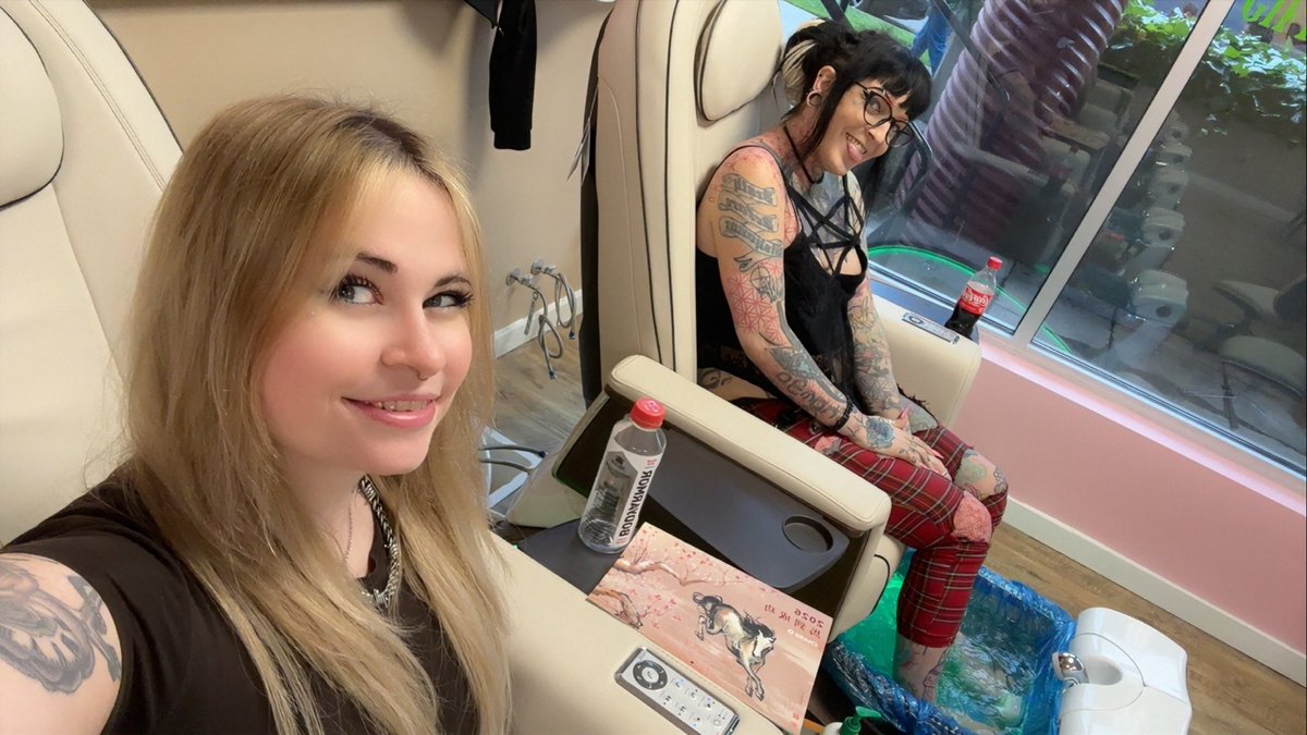 Phinxx__'s tweet photo. To my player 2, my best friend, you are one of the most sweetest, loving, kindest, down to earth, beautiful inside n out people I’ve met in a longggg time. I couldn’t be more blessed lucky to have you n your wifey in my life. You make sacrifices for others n you help put people in the right directions for success, I want more light to shine on you n you get the hype n recognition you deserve though because you’re a unique gentle soul n so artistic n talented but also hilarious n raw n yourself which I couldn’t ask for better ♥️ I know everything happens for a reason n our paths were meant to cross, you feel like my friendship soul mate, when we’re together it’s just fun n chaotic gremlin energy 🫶🏻 Our energy is unmatched n our never ending vibes n love for each other will soar high as we continue this journey online n irl together ☺️🥰 I love you forever wifey for lifey ♥️♥️♥️♥️ I want to see you hit partner this year! We got this 🥹🥳 @TentacleGiiirl